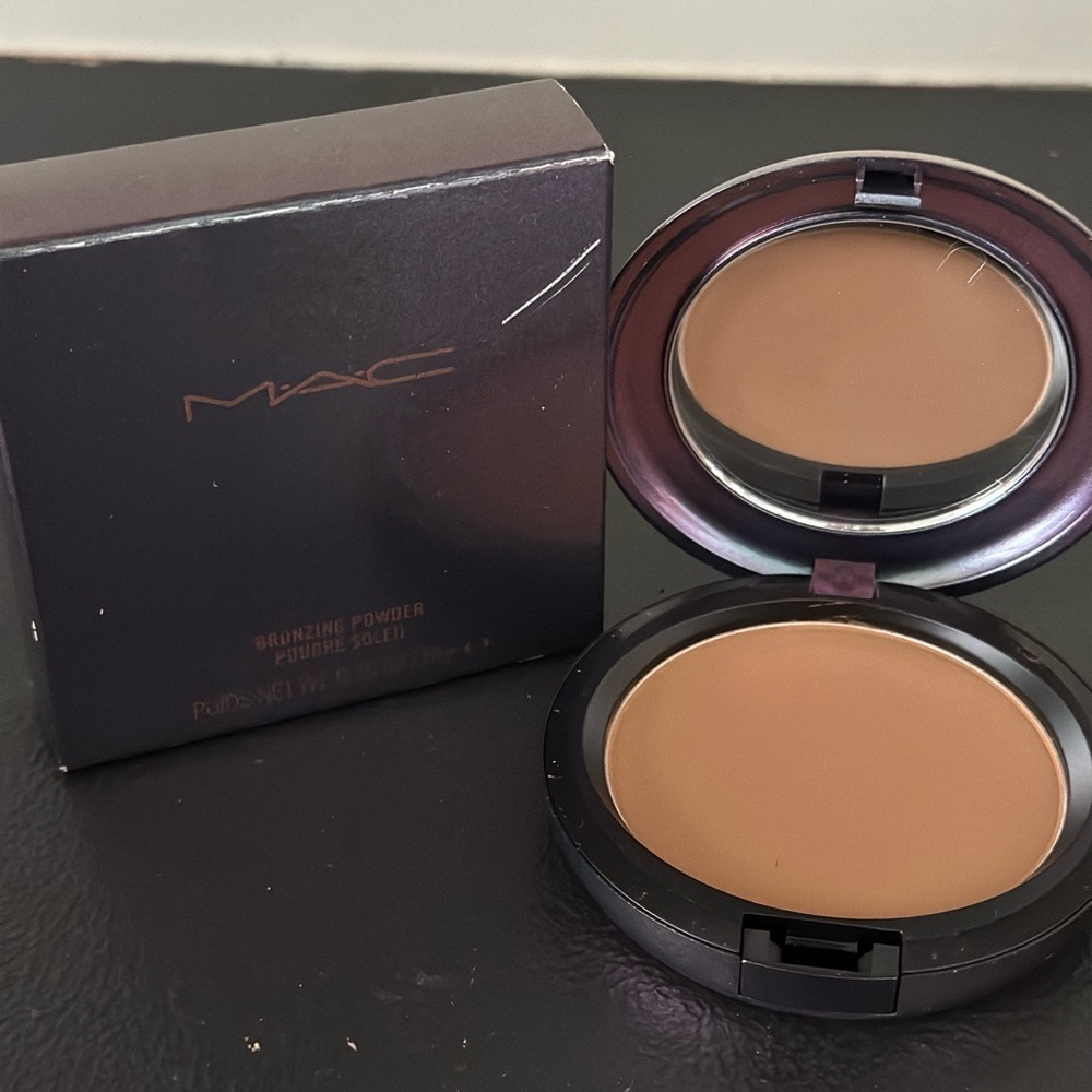 BNIB - MAC Cosmetics Bronzing Powder - Baina Bronze limited edition